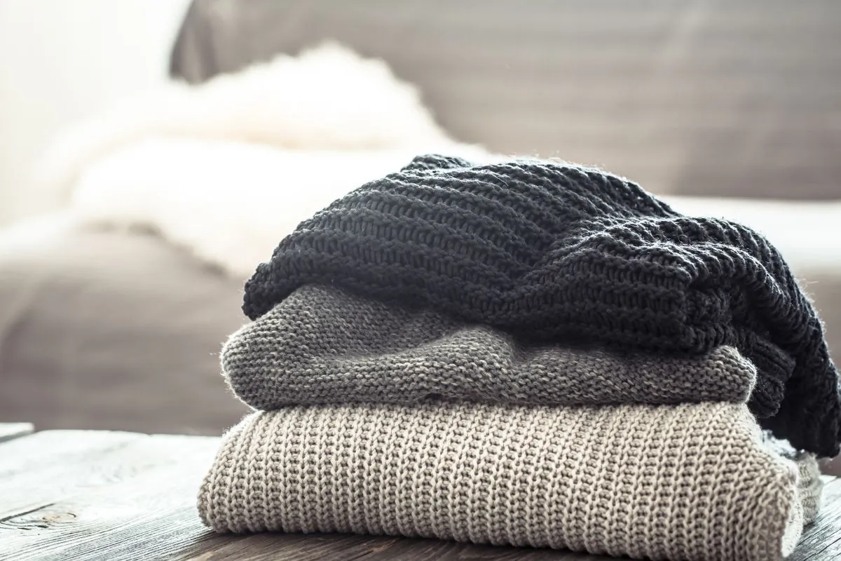 冬物クリーニングはいつ出すべき?最適な時期とタイミング