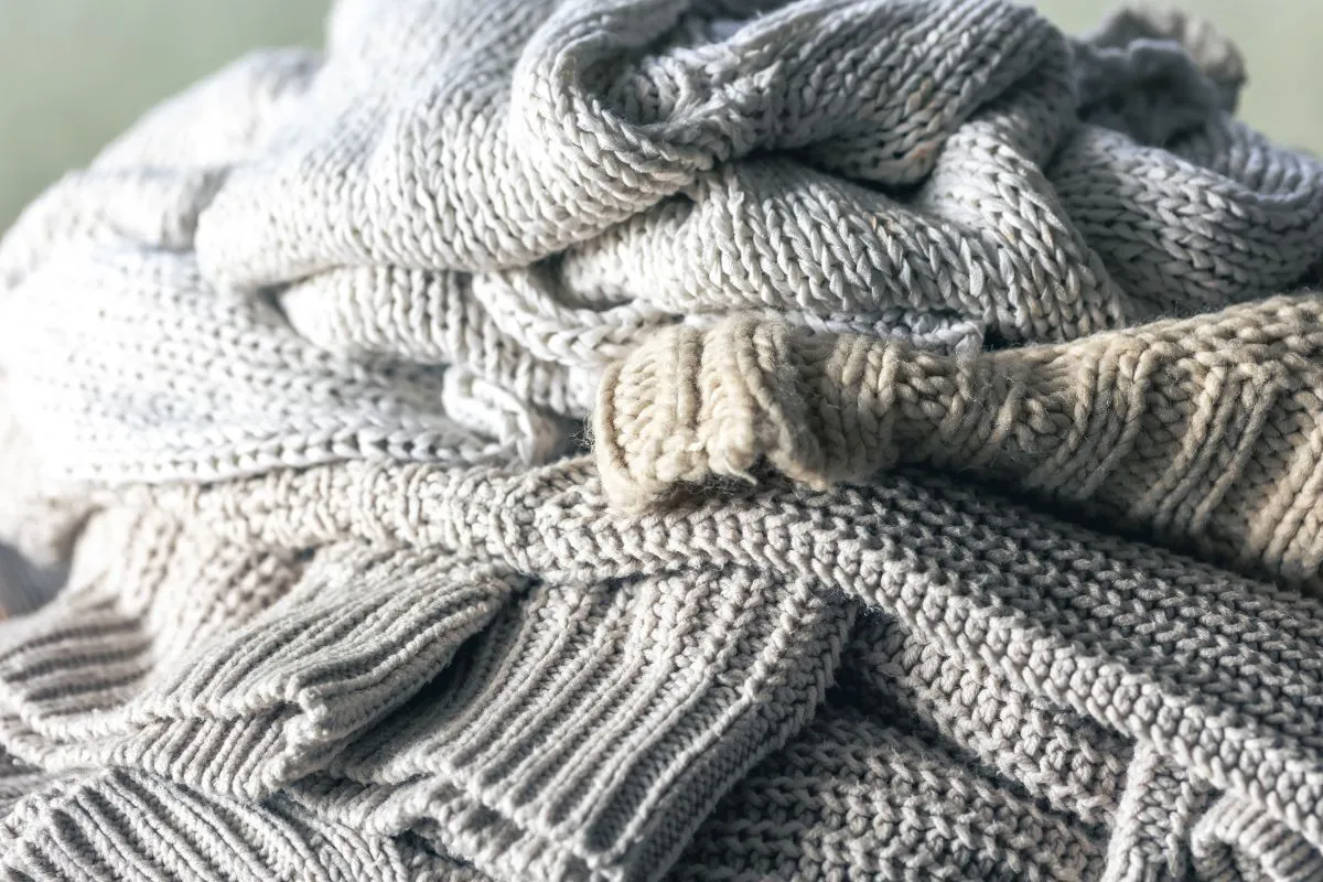 冬物クリーニングに出さないとどうなる?放置のリスク